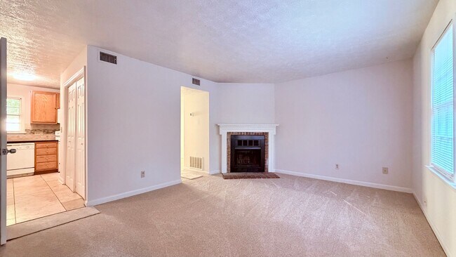 Building Photo - 708 Burnt Creek Dr NW