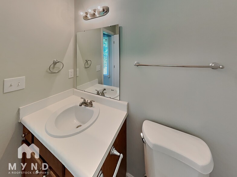 Building Photo - 2912 Sylvester St