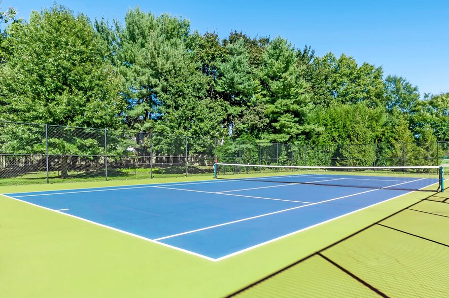 Building Photo - 100 River Park Dr