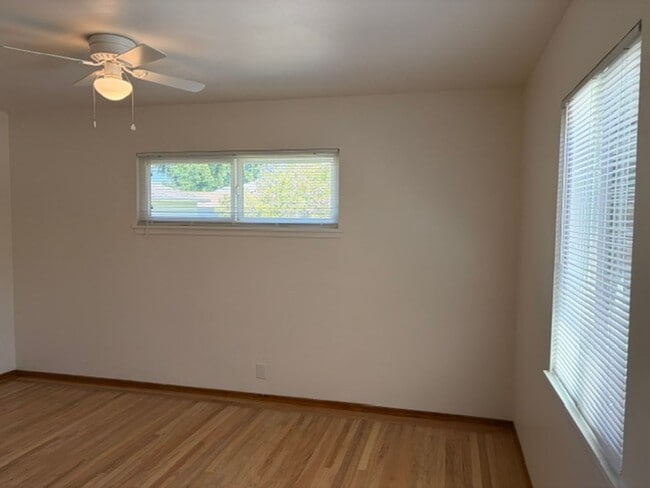 Building Photo - 430 S Bayview Ave