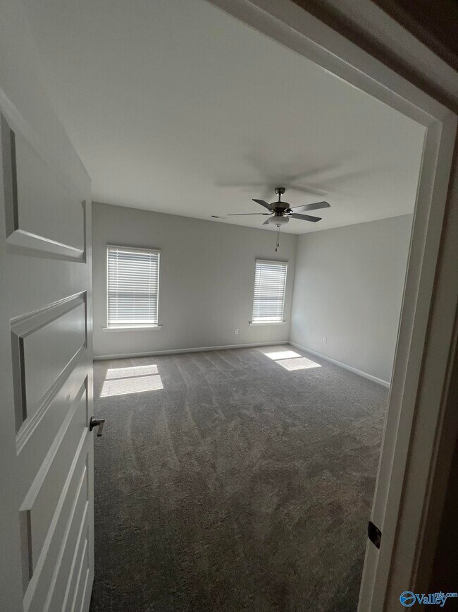 Building Photo - 159 Little Britain St