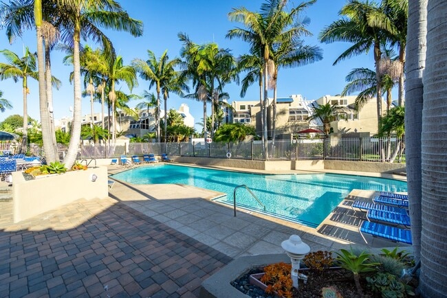 Building Photo - Stunning Waterfront Townhome in Huntington Beach!