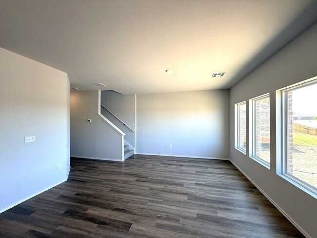 Building Photo - 9521 Stallion Dr