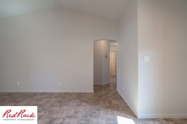 Building Photo - Spacious 3 Bedroom Single-Level Home in Bl...