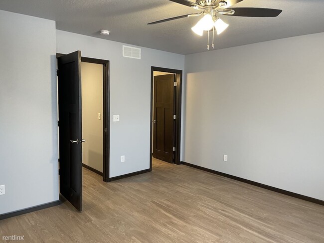 Building Photo - 4 br, 2.5 bath Townhome - Ringbaum Townhomes