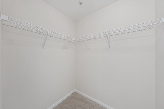 Building Photo - Beautiful End-Unit Townhome-Style Condo Ne...