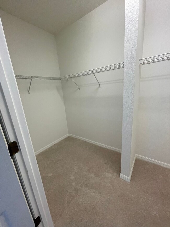 Building Photo - JUST LEASED- Annual unfurnished 3/2  house in Sarasota