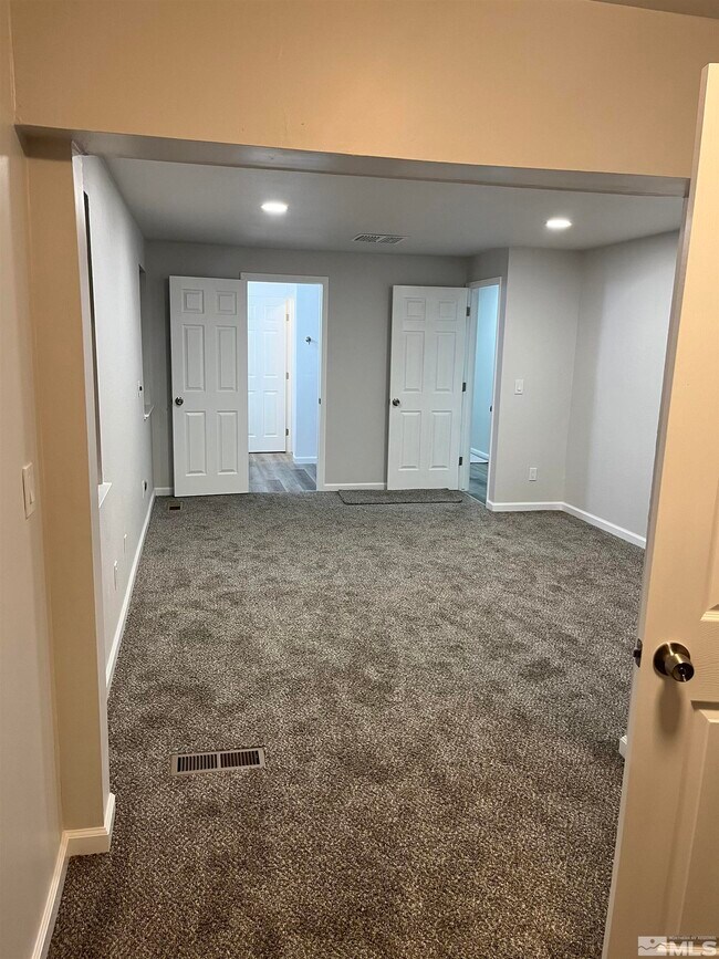 Building Photo - 6900 Sunkist Dr