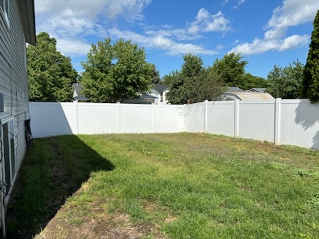 Building Photo - Home in CDA Place