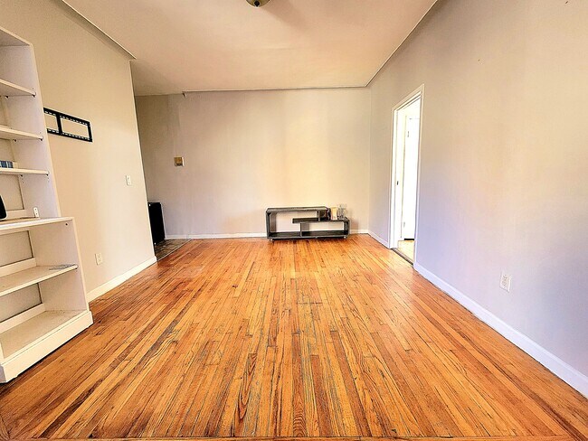 Building Photo - 335 E 34th St