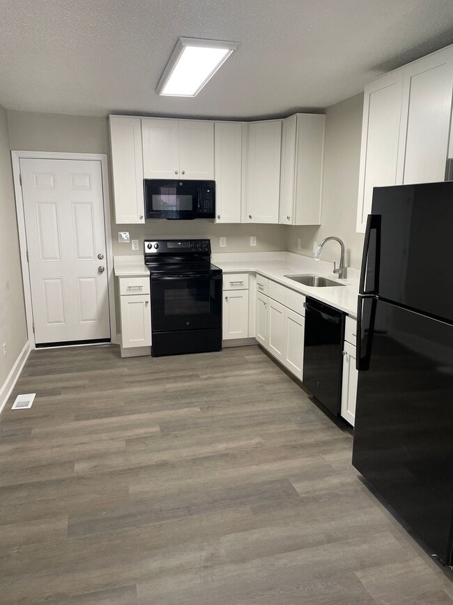 Building Photo - 645 W Northwest Blvd