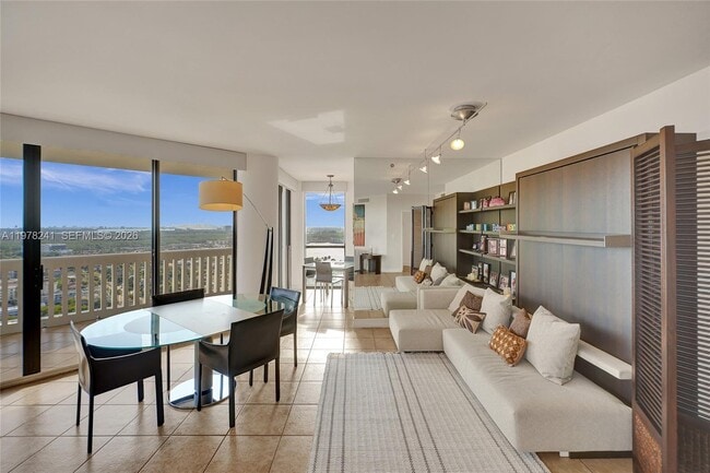 Building Photo - 2000 Island Blvd