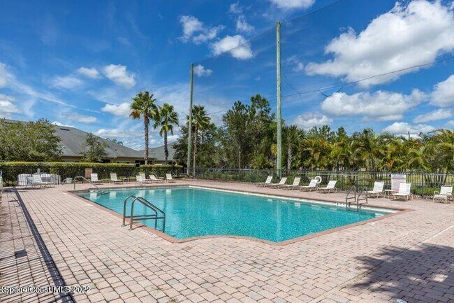 Building Photo - 728 Remington Green Dr SE