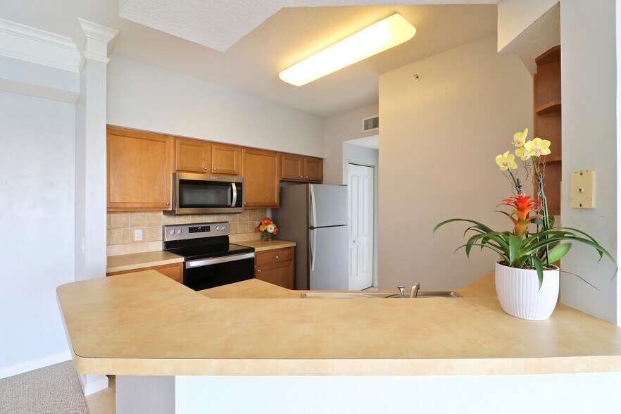 Building Photo - 4302 Myrtlewood Cir E