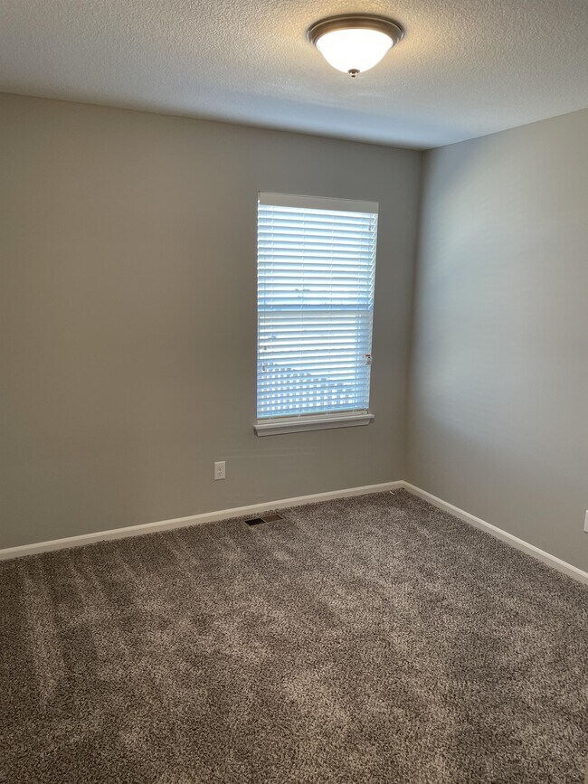 Building Photo - 709 Poplar Cir