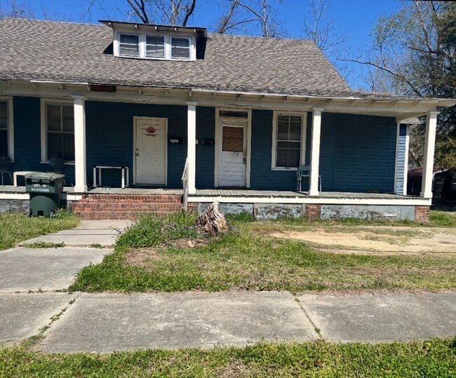Building Photo - 1527 Henley St