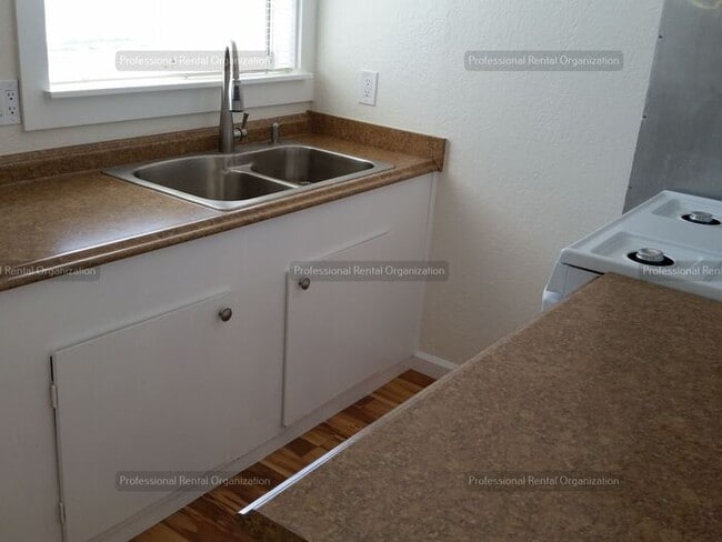 Building Photo - Coming Soon: Cozy Studio Cottage in Vineyard Setting