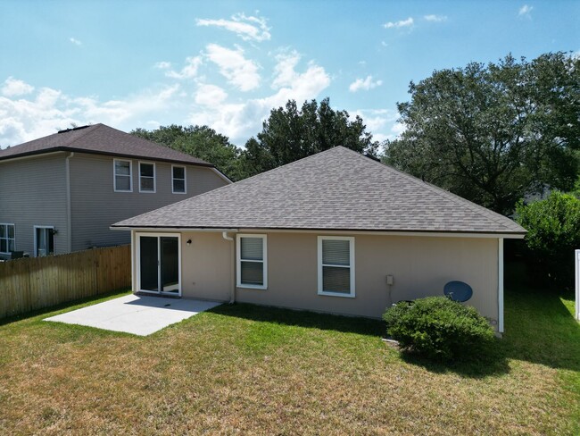 Building Photo - Oakleaf - Four Bedroom