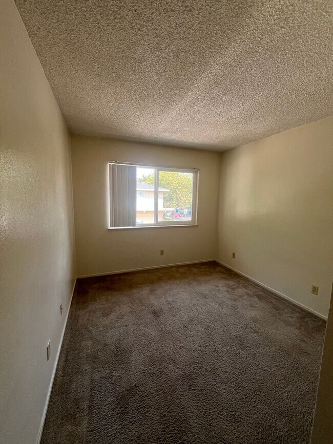 Building Photo - 2113 Palisade Ave