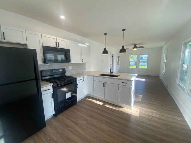 Building Photo - 1131 E Garfield St