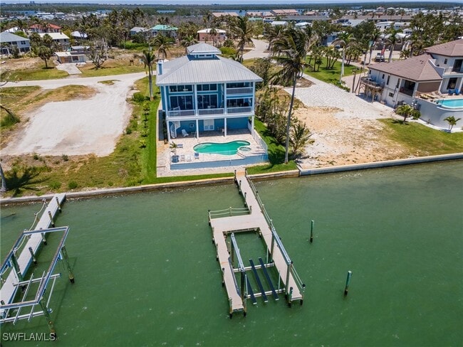 Building Photo - 950 San Carlos Dr