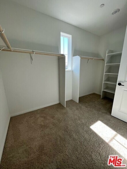 Building Photo - 1605 Plumas Dr