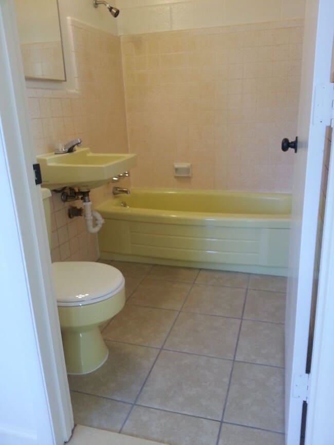 Building Photo - 1BD/1BA close to Moana/So. Virginia $1,350 avail immediately