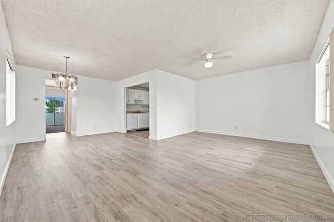 Building Photo - 809 Flanders Q
