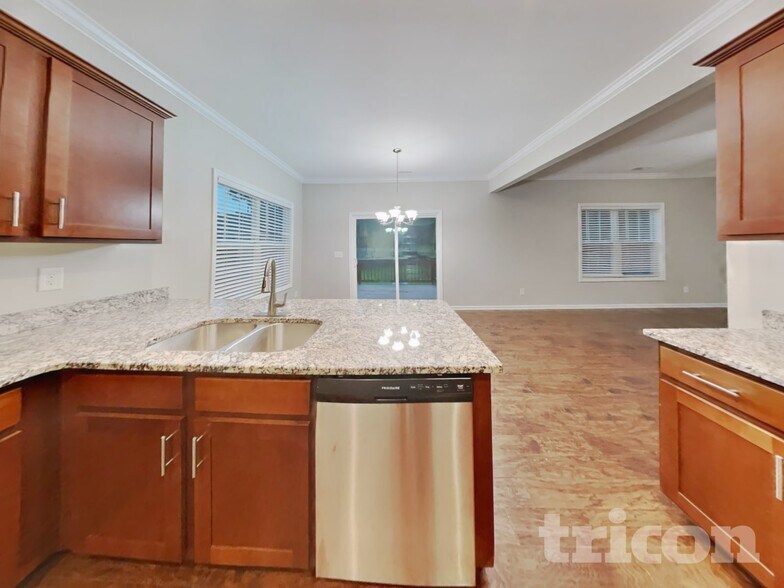 Building Photo - 877 Juno Dr