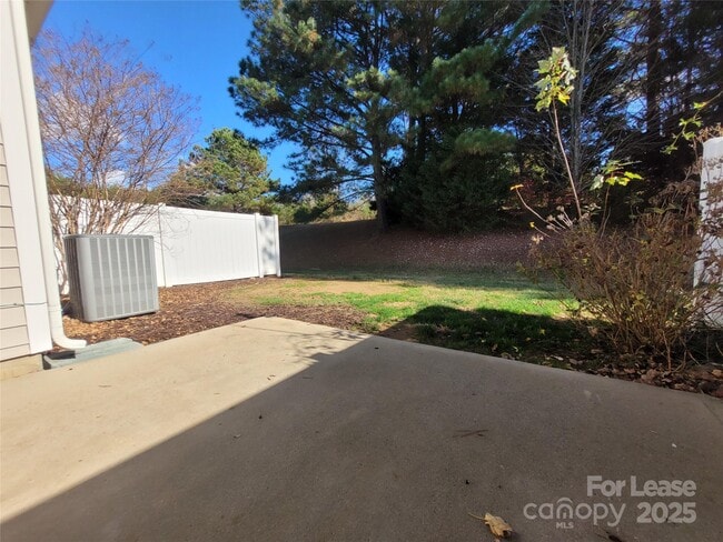 Building Photo - 120 N Arcadian Way