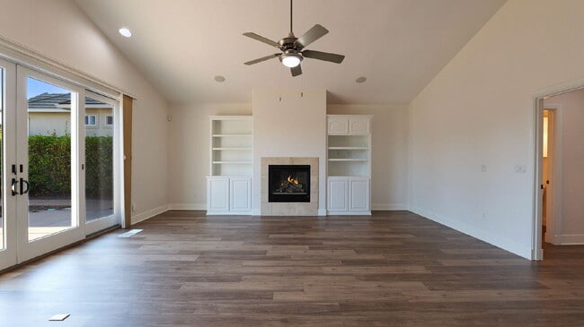 Building Photo - 143 Pine Lake Dr