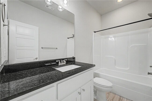 Building Photo - 431 Linda Ln