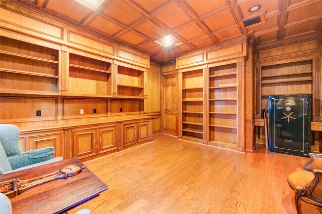 Building Photo - 2510 Potomac Dr
