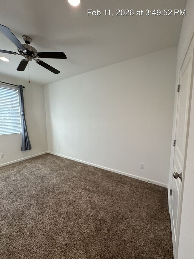 Building Photo - 4 Bedroom home! Rent Ready NW Visalia!