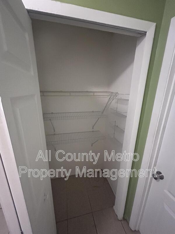 Building Photo - 2539 Ridgewood Ave