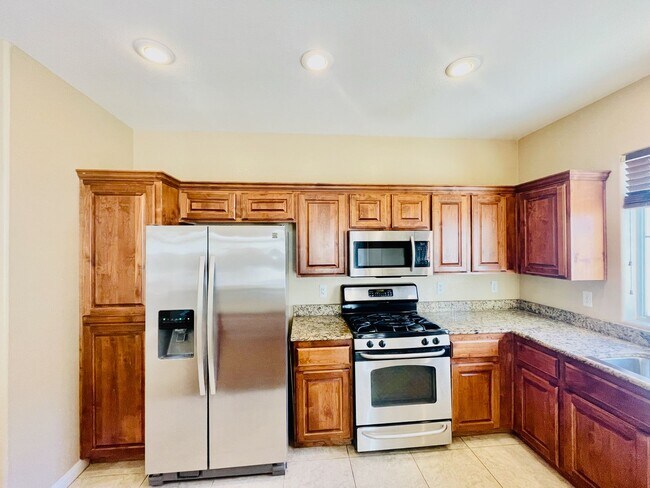 Building Photo - Open Design Plan 3 Bd + Office, 3 bth, New Floors, New paint!