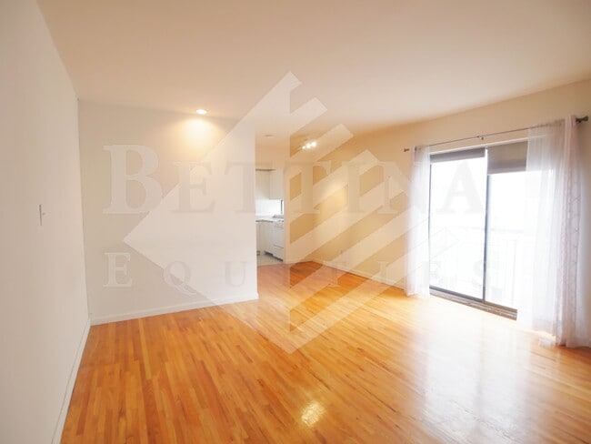 Interior Photo - Beta House