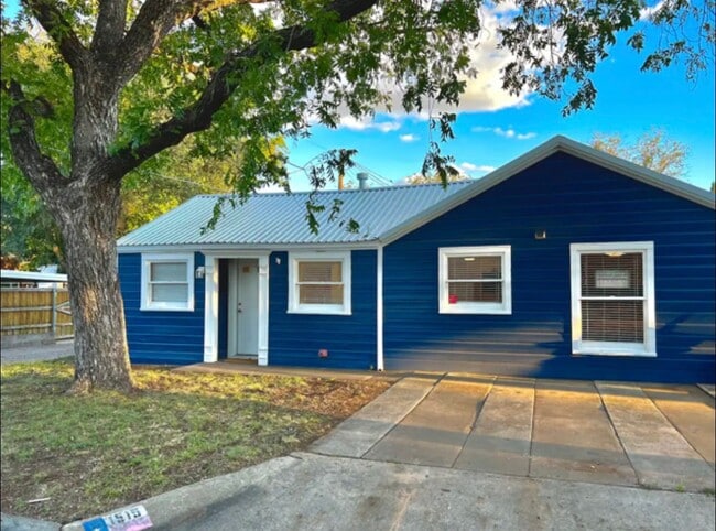 Building Photo - 1515 W Concho Ave