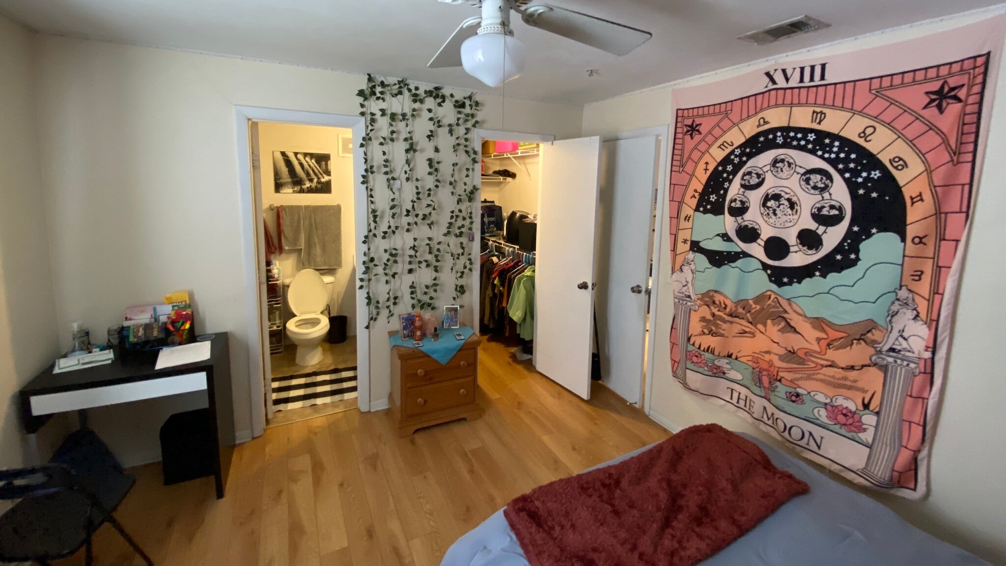 Spacious Bedroom with private bathroom and walk in closet - 4000 SW 23rd