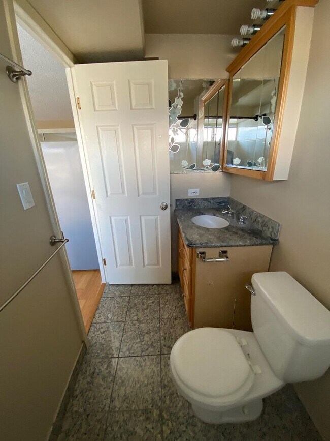 Building Photo - Furnished Studio at Regency Tower * Parking * AC