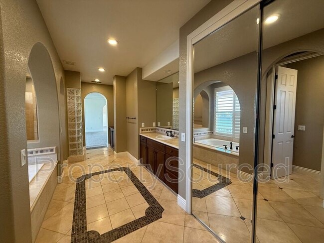 Building Photo - 4060 Chiavari Way