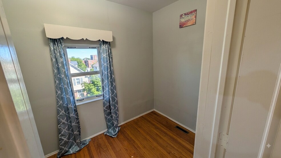 Building Photo - 4527 Tuxedo Ave