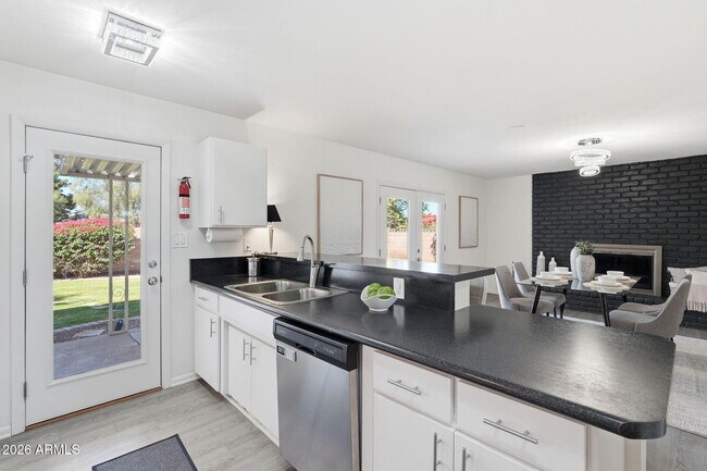 Building Photo - 2644 S Butte Ave