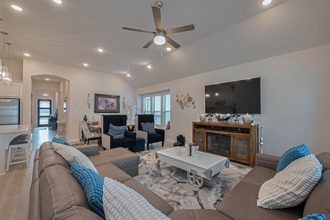 Building Photo - 4910 Tan Briar Dr
