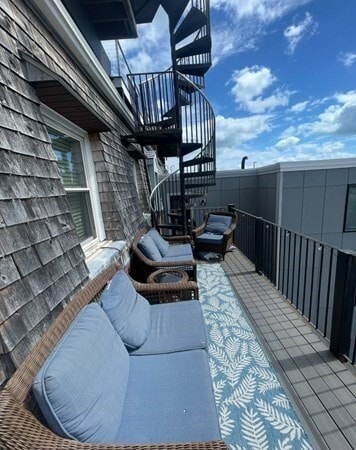 Building Photo - 821 E Broadway