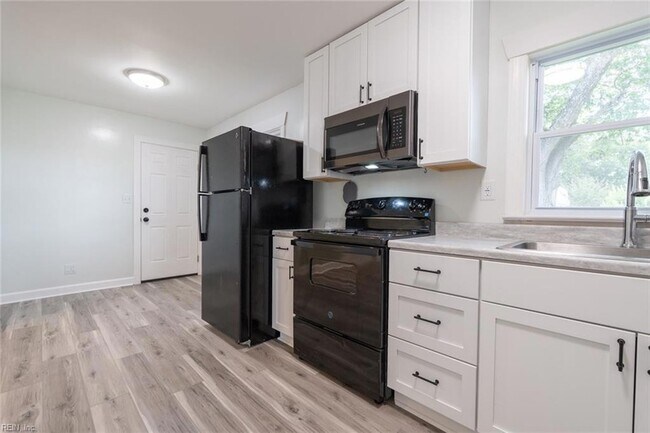 Building Photo - 314 Mohican Dr