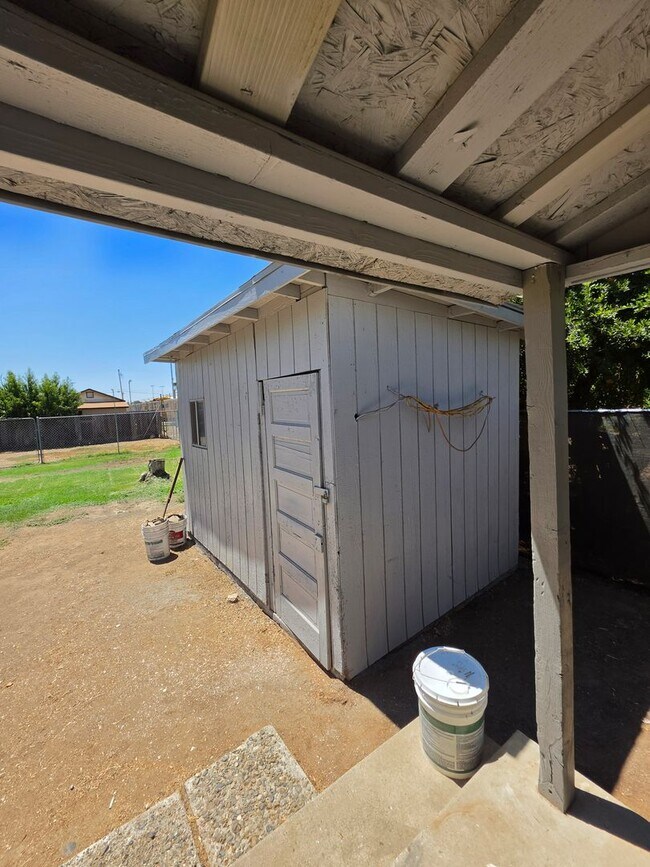 Building Photo - 1178 E Park Way