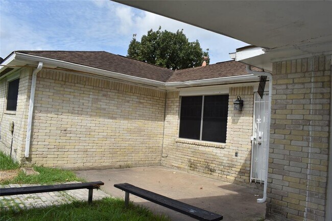 Building Photo - 10427 Huntington Wood Dr