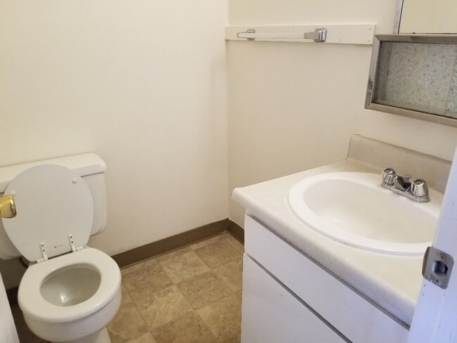 Building Photo - 1112 SW 5th St