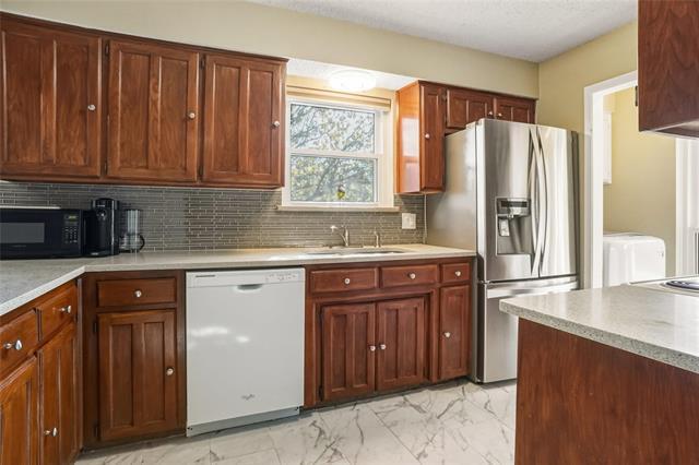 Building Photo - 702 Michol St